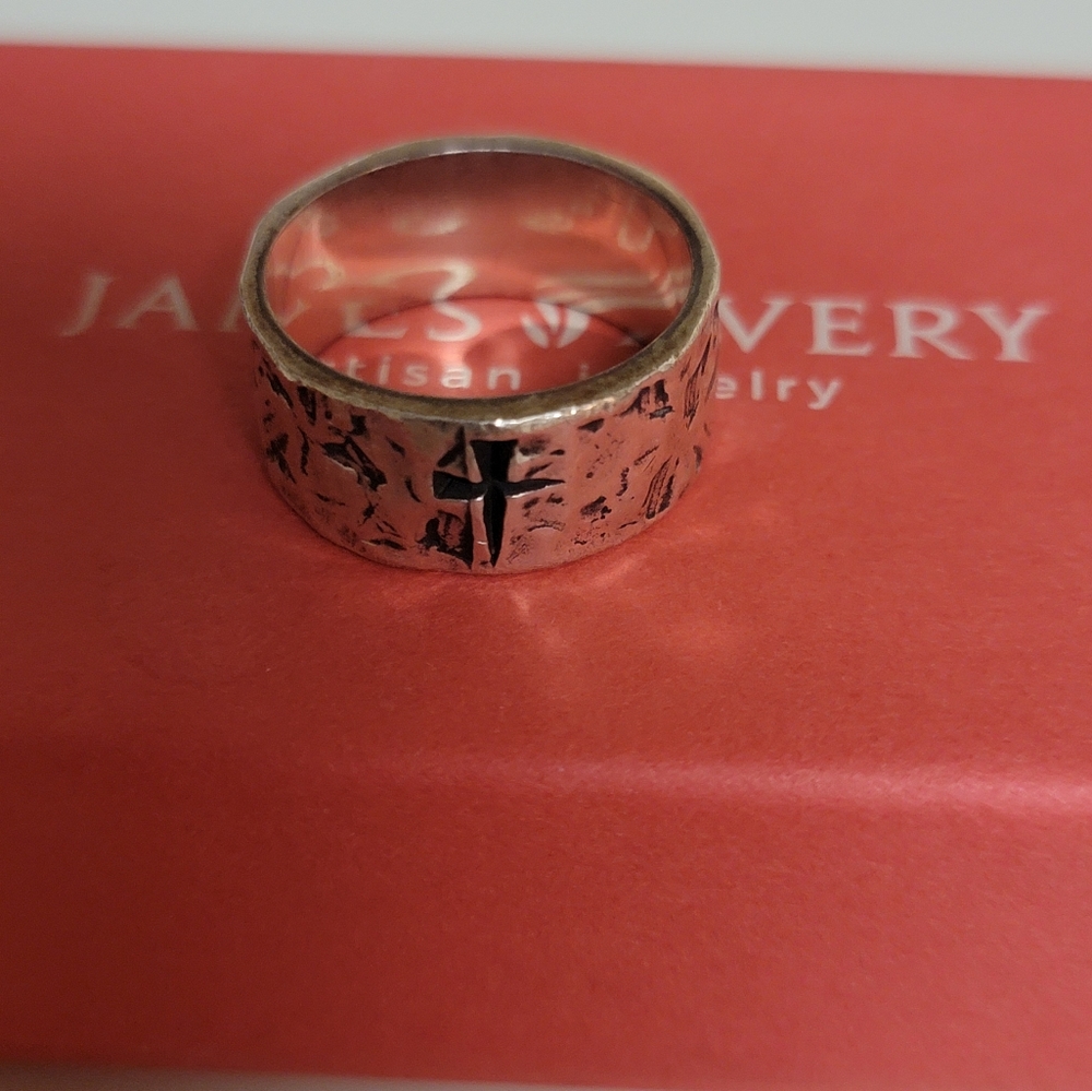James Avery Mens Ring 9.5 Heavy solid hammered ring in very good condition